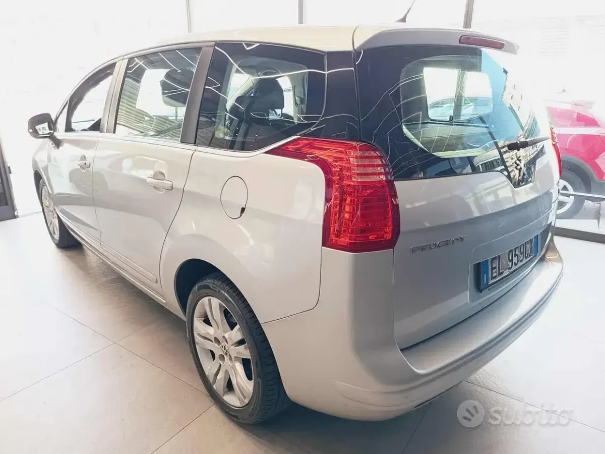 Usata Peugeot 5008 111 CV (81 kW) 2012 Grigio Monovolume
