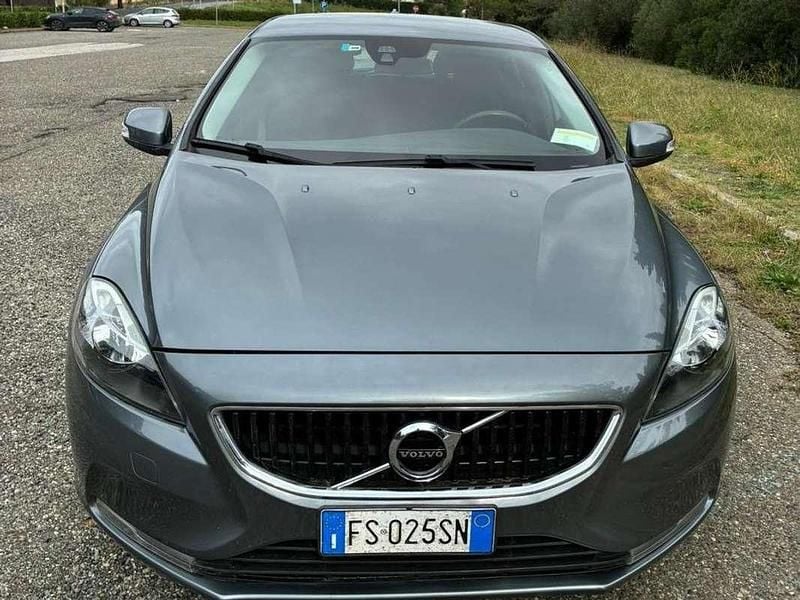 Grigio Usata 2018 Volvo V40 Business Edition Tre volumi | 10.500 € (Ottimo prezzo) - Immagine 1/4
