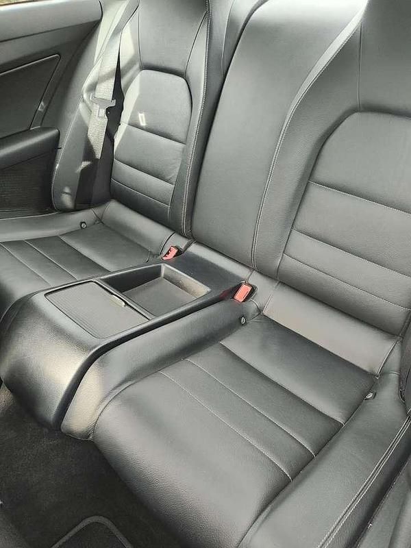 Gebraucht Mercedes E250 Avantgarde 204 PS (150 kW) 2011 Schwarz Coupé