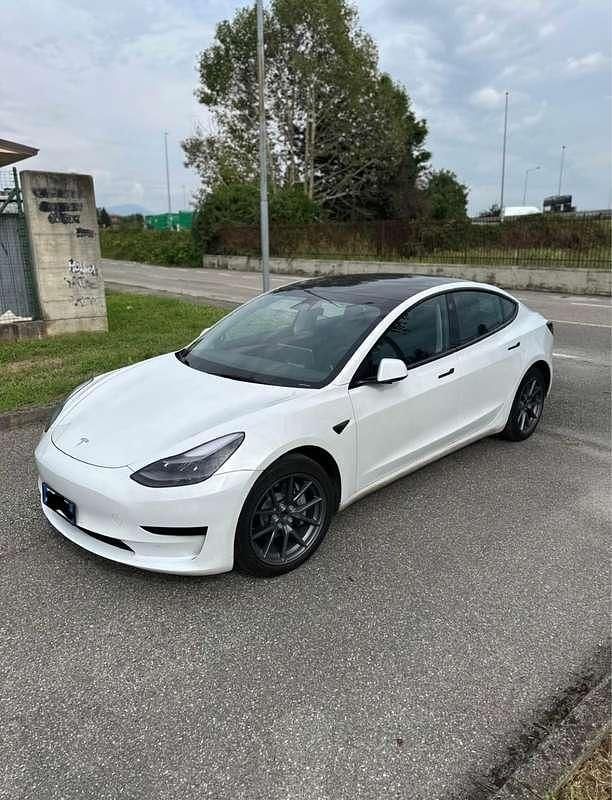 Usata Tesla Model 3 Standard Range 208 kW (283 CV) 2023 Bianco Berlina