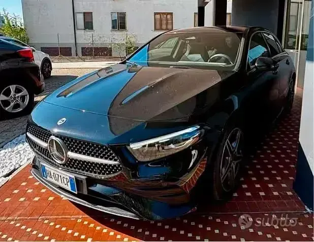 Usata Mercedes A180 Premium 116 CV (85 kW) 2025 Nero Berlina