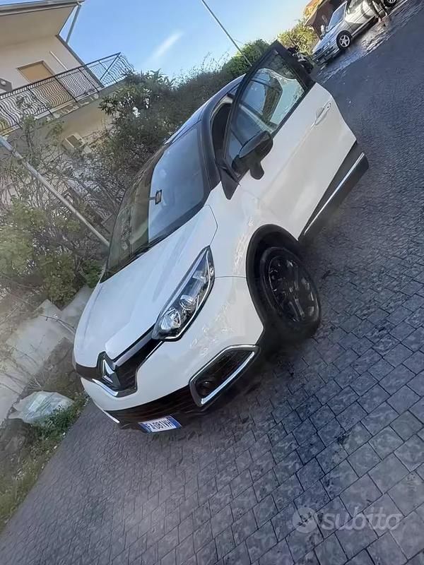 Usata Renault Captur 90 CV (66 kW) 2015 Giallo SUV
