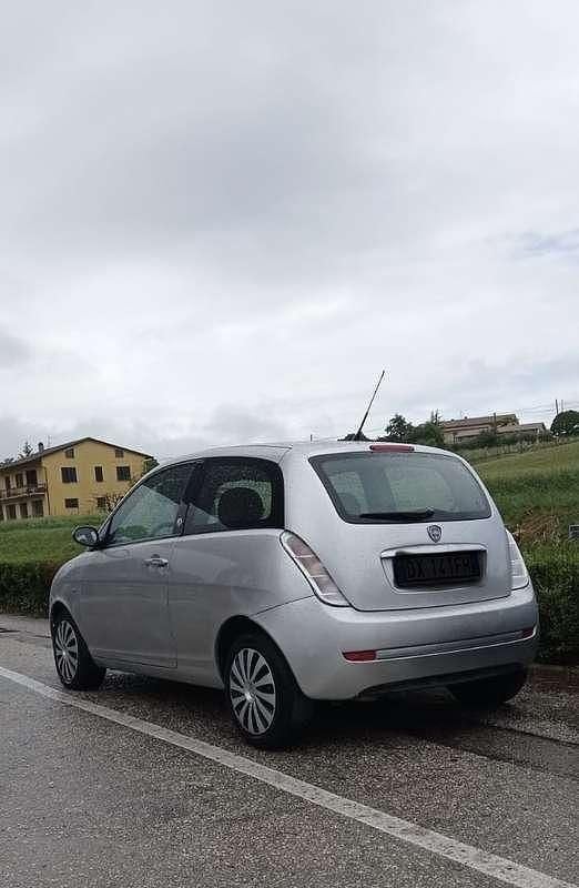 Usata Lancia Ypsilon 77 CV (56 kW) 2009 Grigio Utilitaria