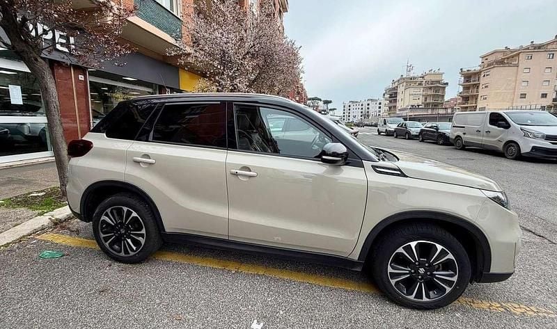 Usata Suzuki Vitara 102 CV (75 kW) 2023 Avorio africa/nero SUV