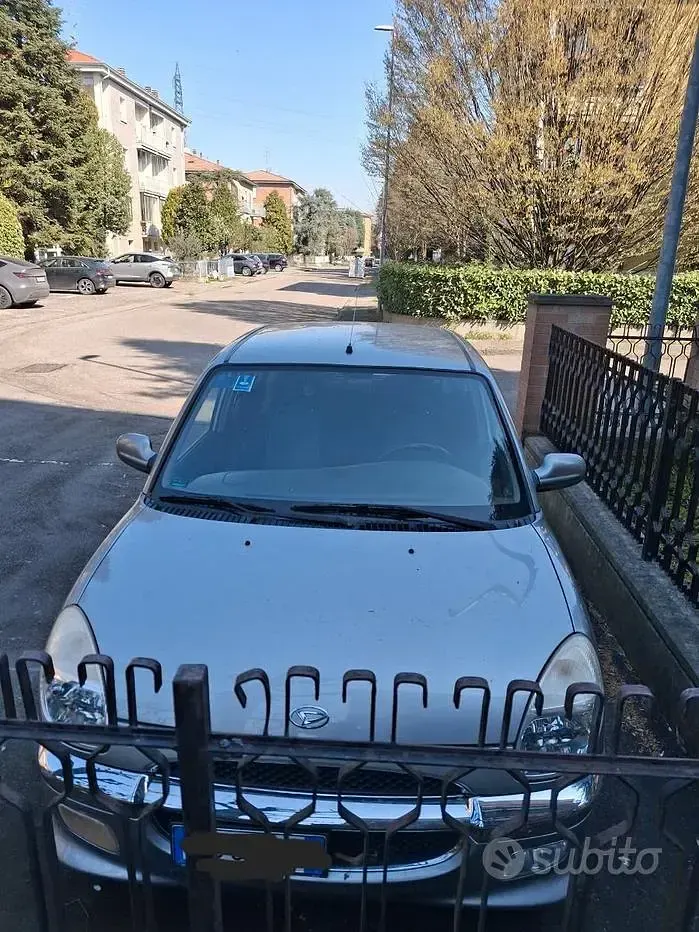 Usata Daihatsu Sirion 102 CV (75 kW) 2004 Grigio Utilitaria