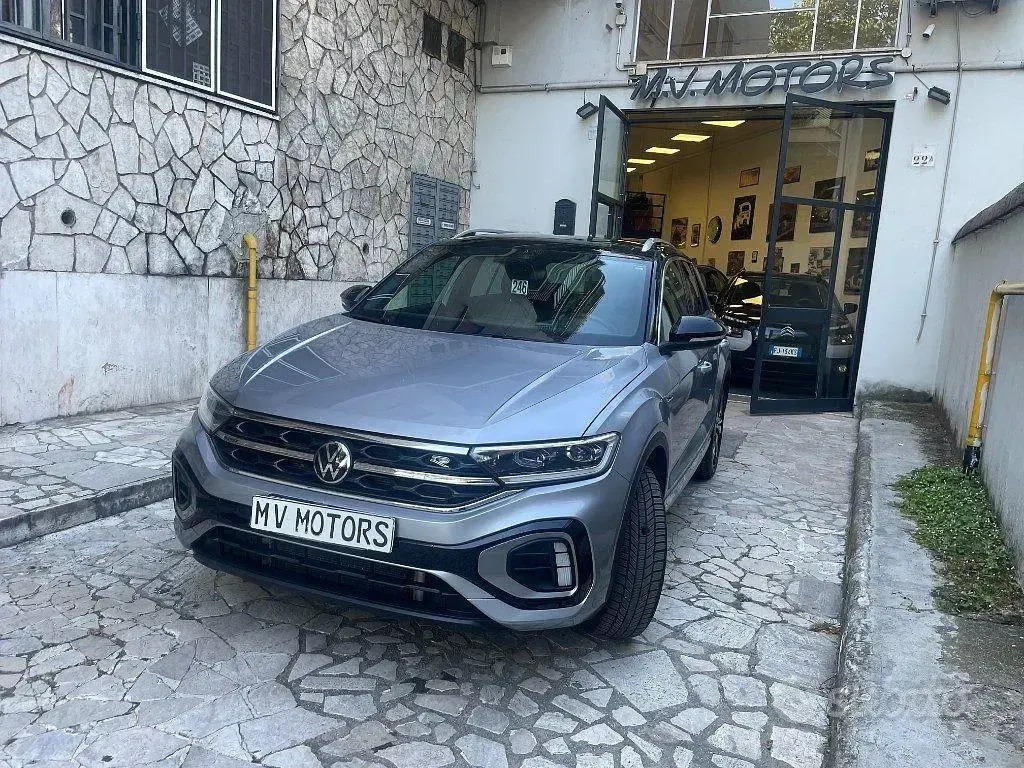 Usata VW T-Roc R-line 150 CV (110 kW) 2023 Grigio SUV