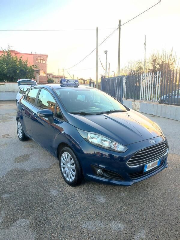 Usata Ford Fiesta Business Edition 75 CV (55 kW) 2016 Blu Utilitaria