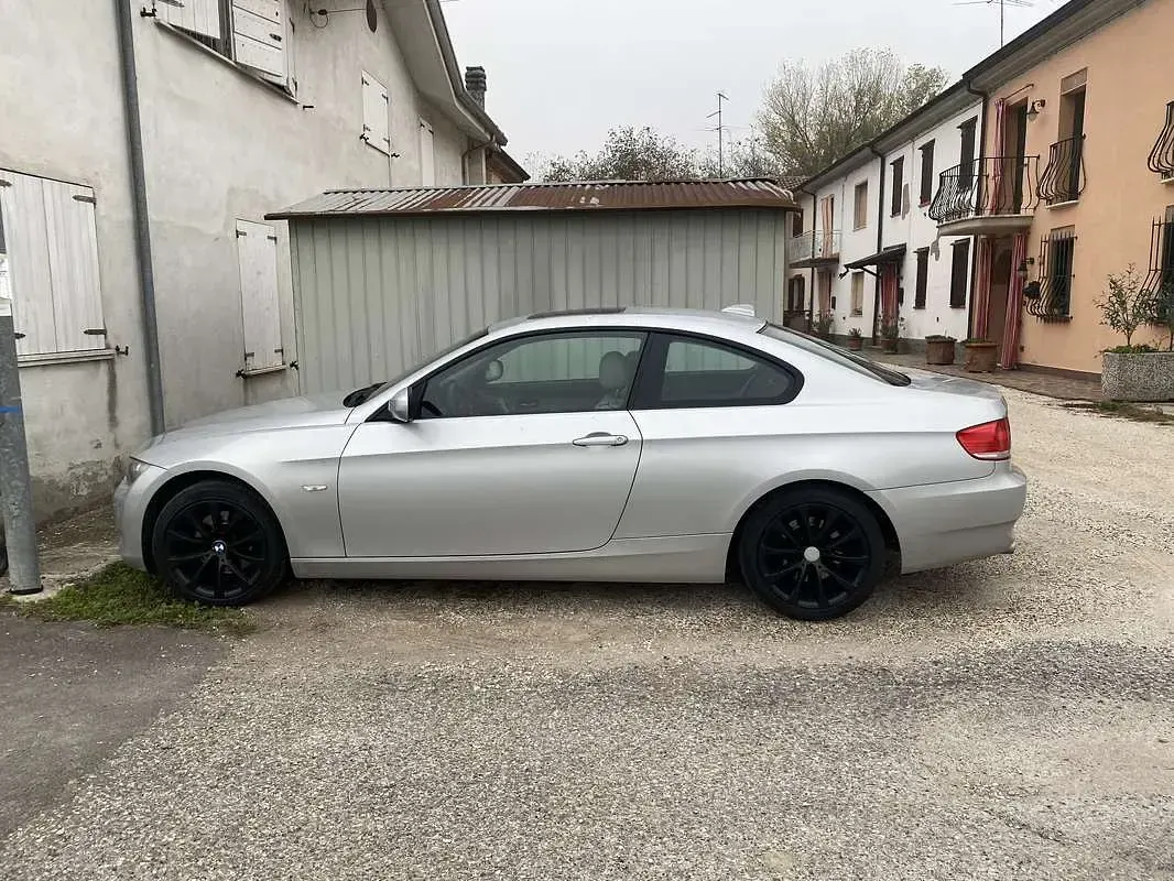 Usata BMW 320 Lifestyle 177 CV (130 kW) 2010 Berlina