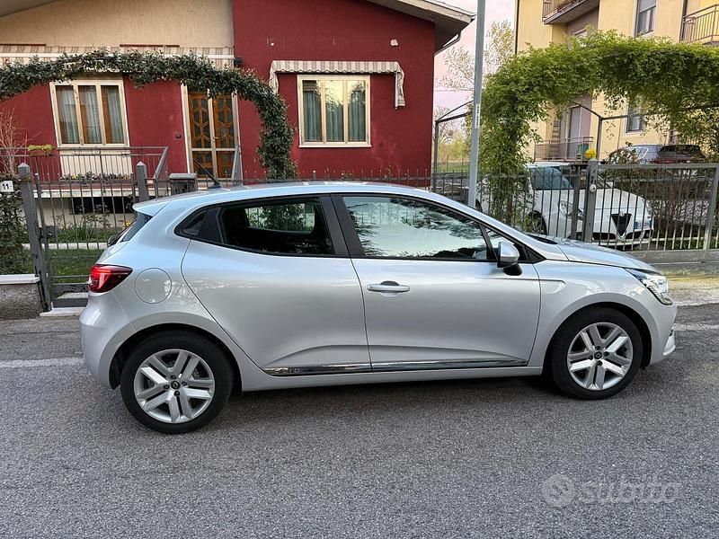 Usata Renault Clio V 100 CV (73 kW) 2020 Grigio Berlina