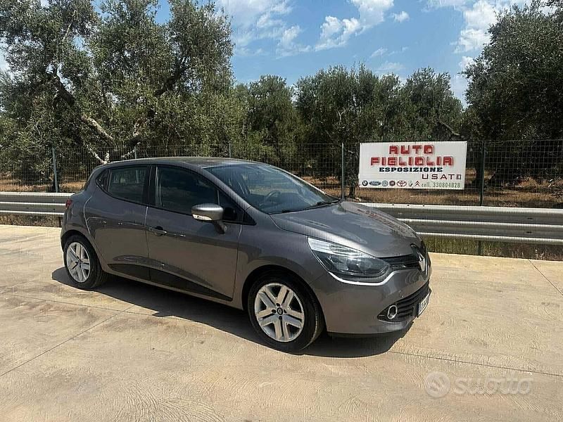 Grigio Usata 2014 Renault Clio IV Tre volumi | 6299 € (Cara) - Immagine 1/4