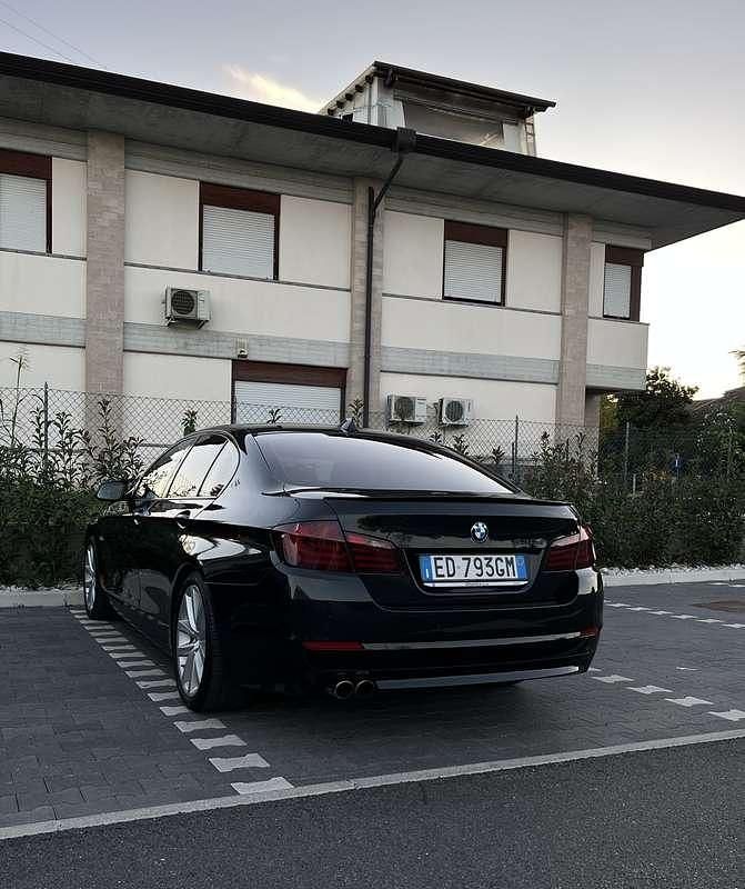 Usata BMW 530 245 CV (180 kW) 2010 Nero Berlina