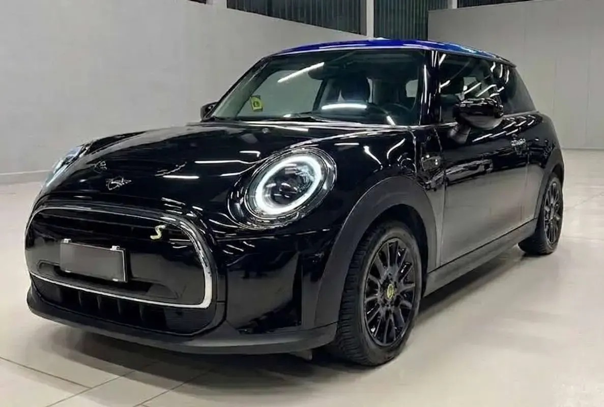 Usata Mini Cooper SE Classic 75 kW (102 CV) 2021 Nero Utilitaria