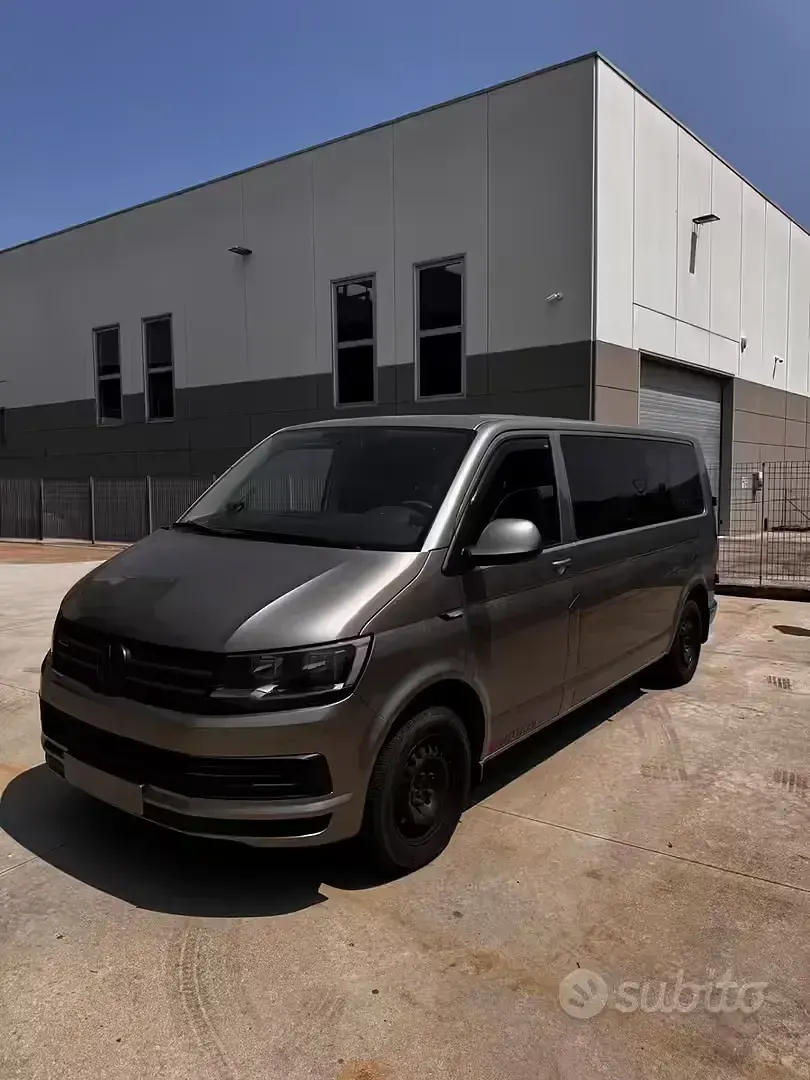 Usata VW Caravelle 2015 Marrone Furgone