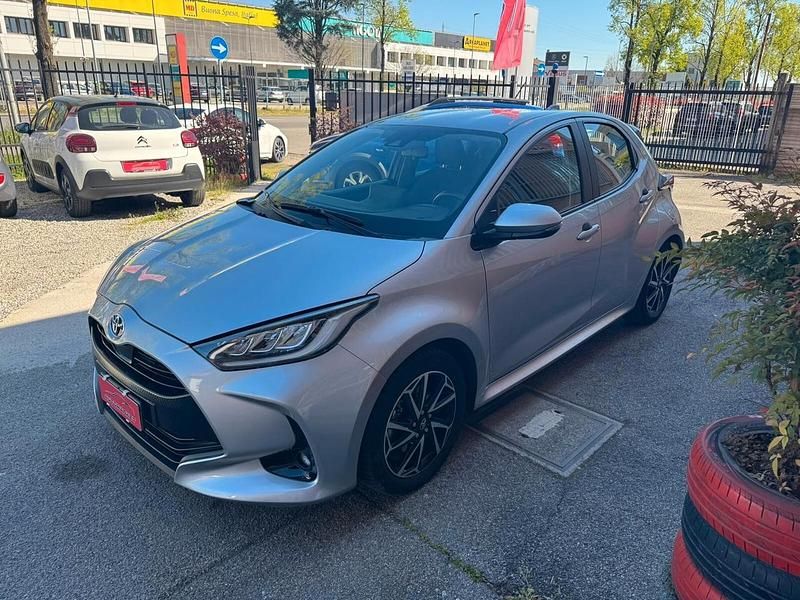 Usata Toyota Yaris Hybrid Trend 92 CV (67 kW) 2022 Grigio Berlina