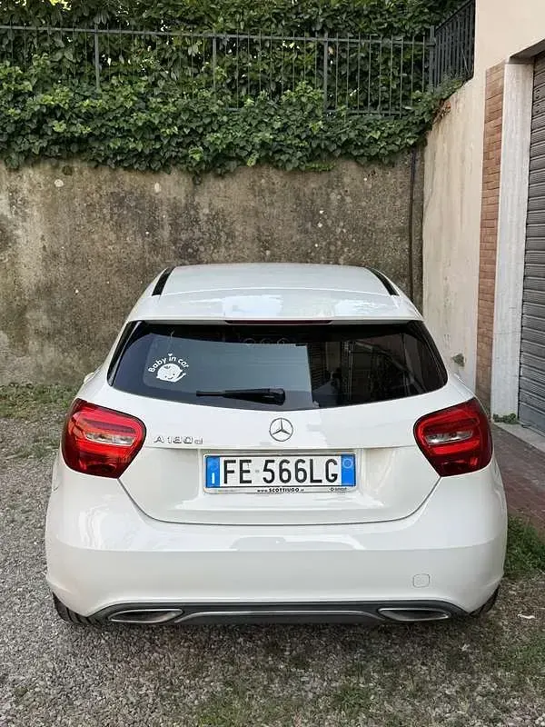 Usata Mercedes A180 109 CV (80 kW) 2016 Bianco Utilitaria