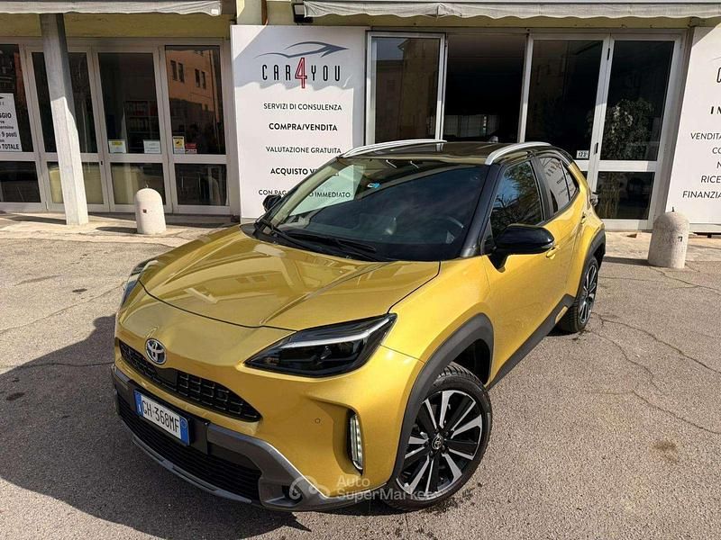 Usata Toyota Yaris Cross 92 CV (67 kW) 2022 Oro SUV