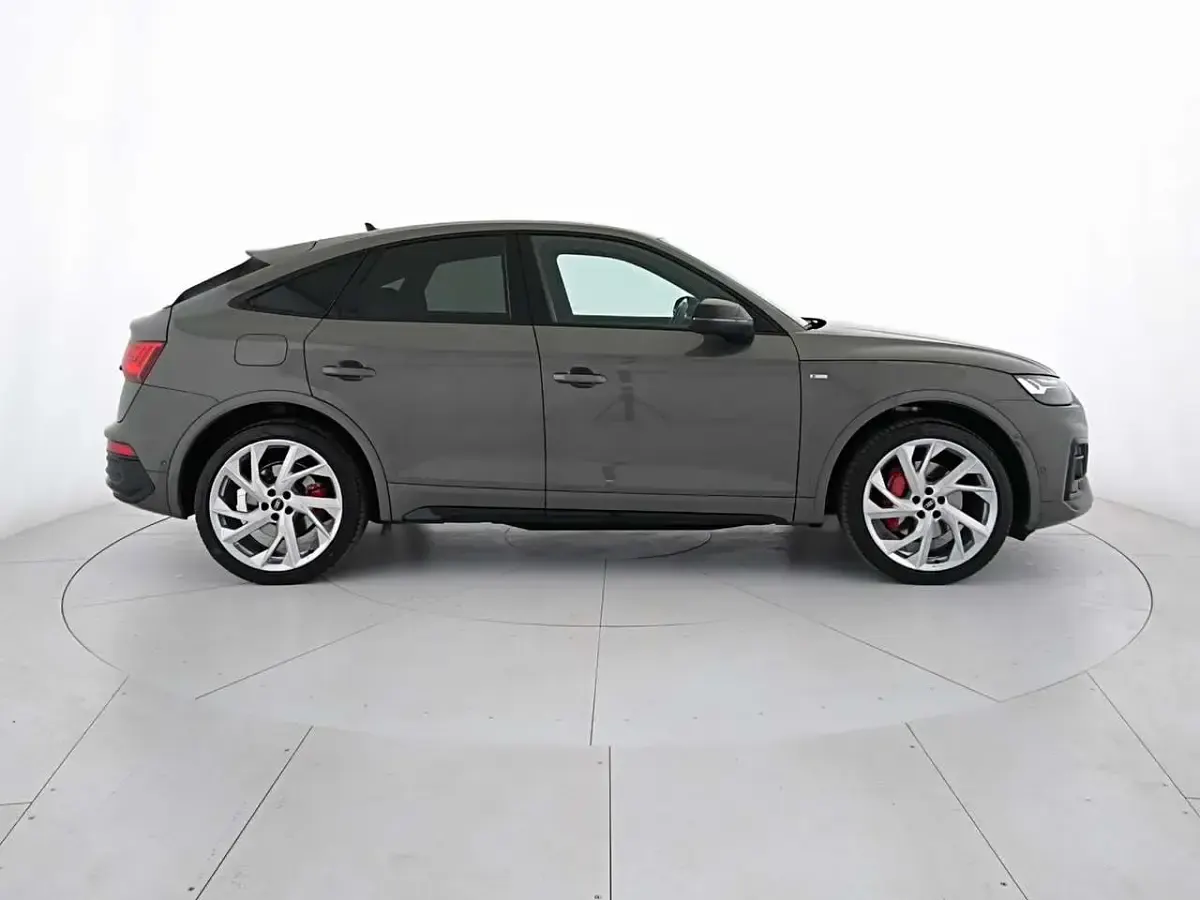 Usata Audi Q5 Sportback S-Line 265 CV (194 kW) 2023 Grigio scuro SUV