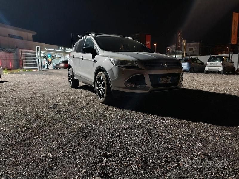 Usata Ford Kuga 140 CV (102 kW) 2014 Grigio SUV