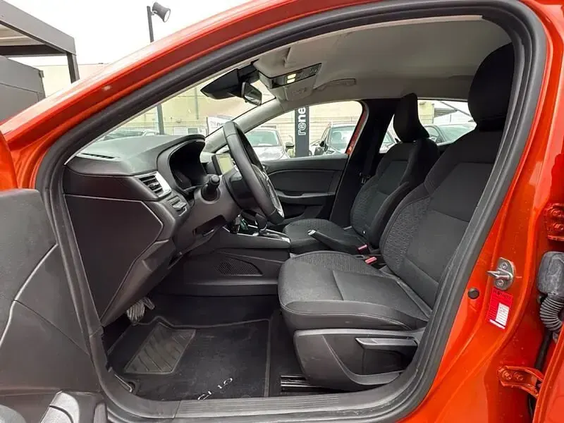 Usata Renault Clio Equilibre 145 CV (106 kW) 2023 Arancione Utilitaria