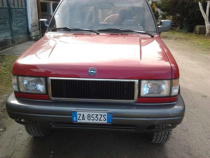 Usata Opel Monterey 200 CV (147 kW) 1993 Rosso SUV