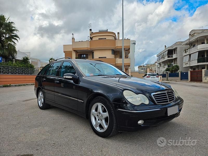 Usata Mercedes C220 Avantgarde 142 CV (104 kW) 2004 Nero Station wagon