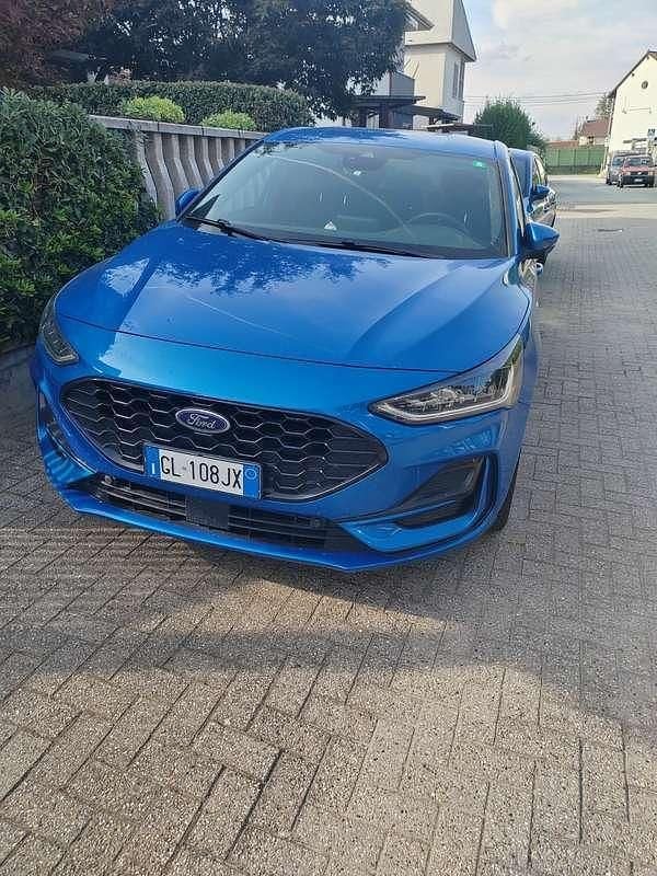 Blu/azzurro Usata 2022 Ford Focus ST-Line X Tre volumi | 15.500 € (Super prezzo) - Immagine 1/4