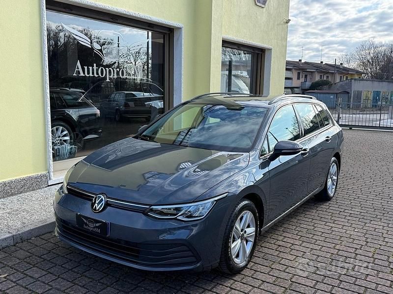 Grigio Usata 2022 VW Golf VIII Station wagon | 16.390 € (Buon prezzo) - Immagine 1/4