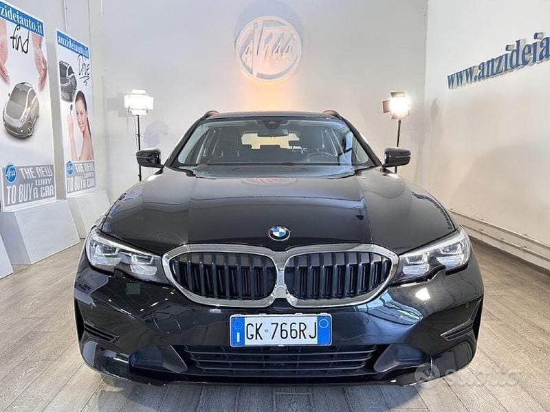 Usata BMW 318 Advantage 150 CV (110 kW) 2022 Nero metallizzato Station wagon
