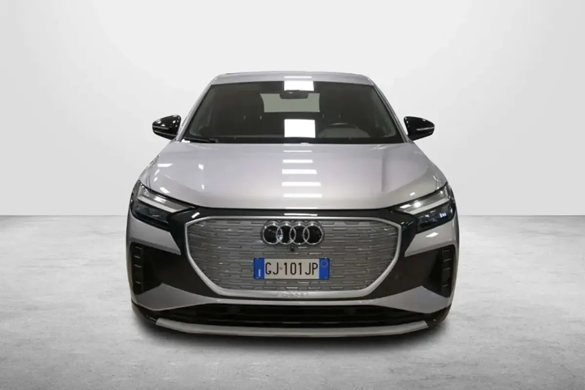Usado Audi Q4 Sportback e-tron 69 kW (95 CV) 2022 Plateado SUV