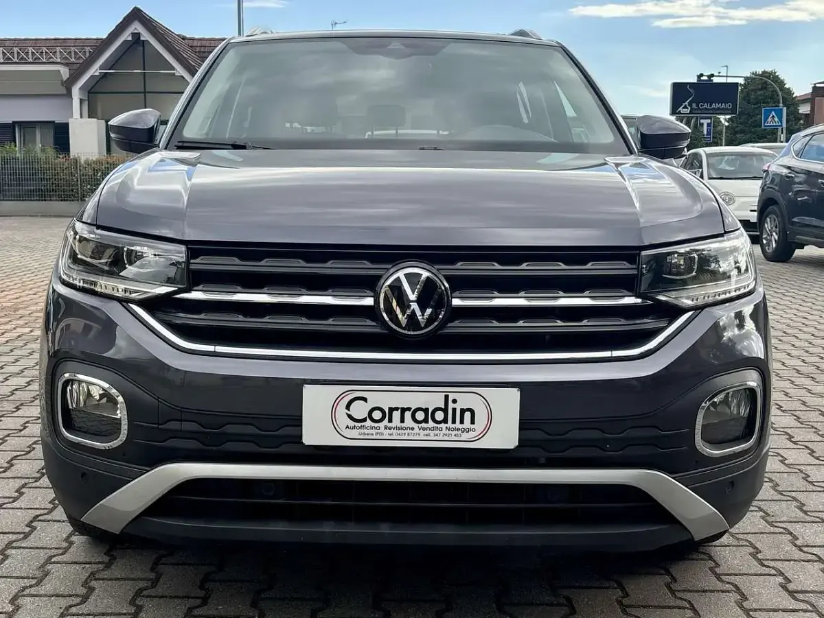 Usata VW T-Cross Advance 110 CV (80 kW) 2023 Grigio medio metallizzato SUV
