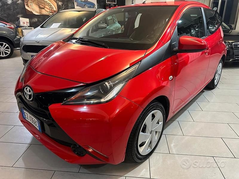 Usata Toyota Aygo X-wave 69 CV (50 kW) 2015 Rosso Utilitaria
