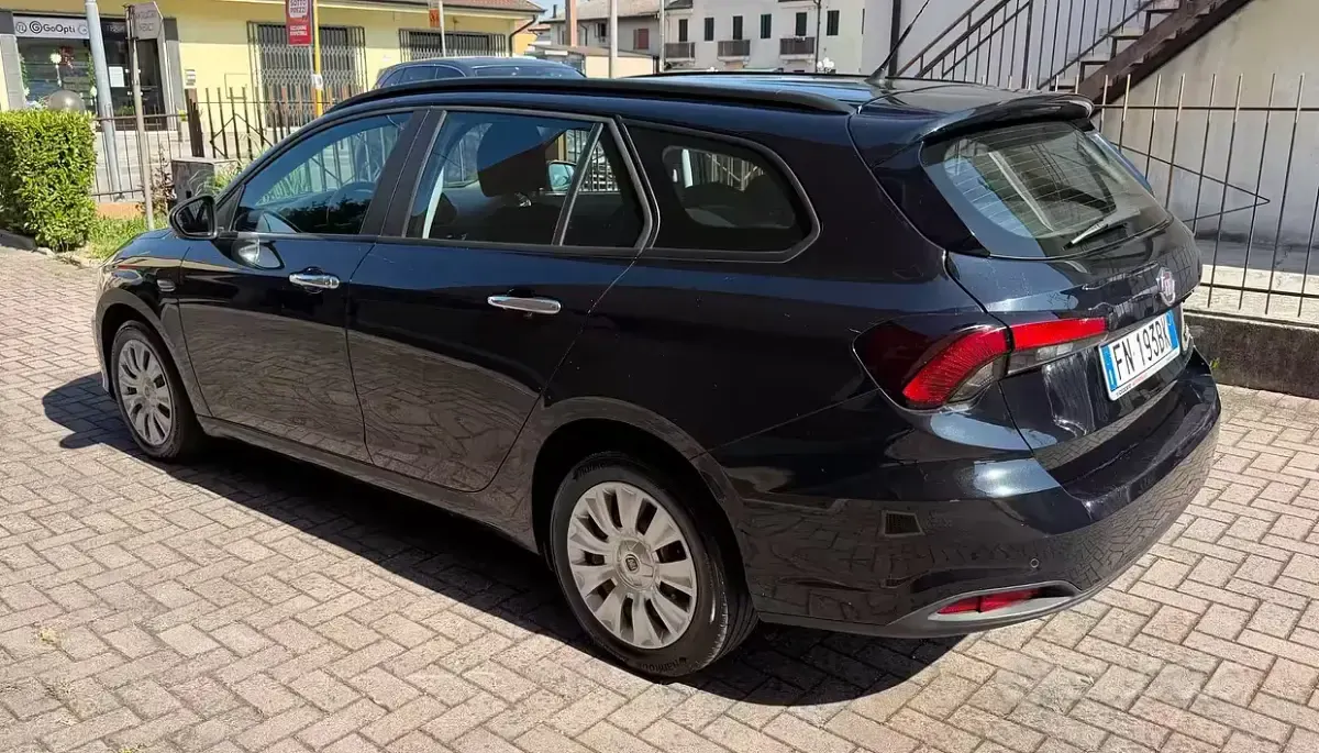 Usata Fiat Tipo 120 CV (88 kW) 2018 Nero Station wagon