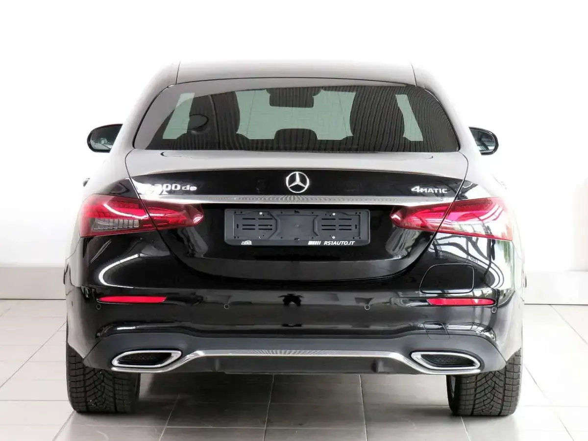 Usata Mercedes E300 Premium Plus 194 CV (142 kW) 2022 Nero Berlina