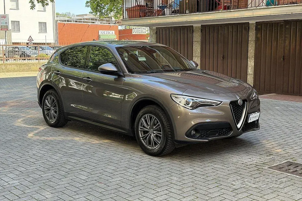 Usata Alfa Romeo Stelvio Executive 210 CV (154 kW) 2018 Marrone SUV