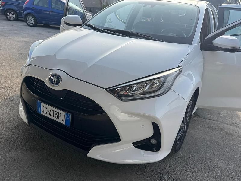 Usata Toyota Yaris Hybrid 92 CV (67 kW) 2021 Bianco Berlina