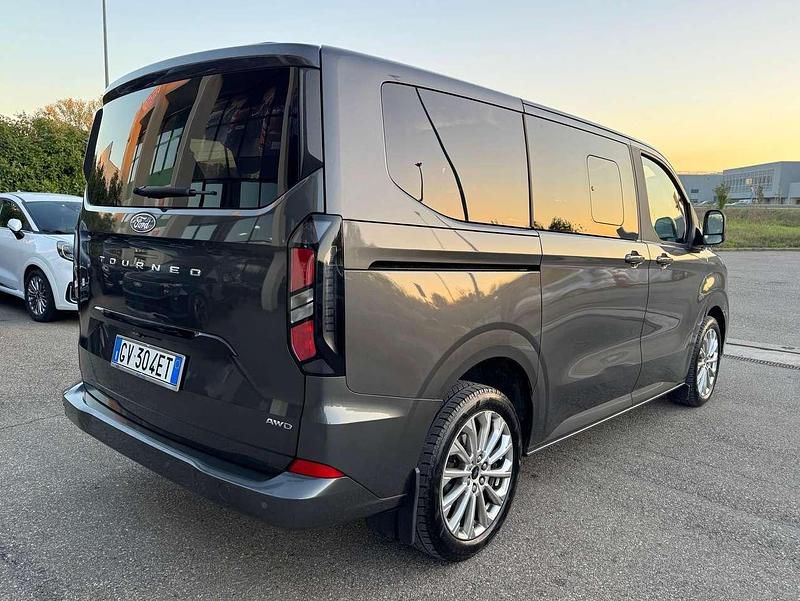 Usata Ford Tourneo Titanium X 170 CV (125 kW) 2024 Magnetic grey Monovolume