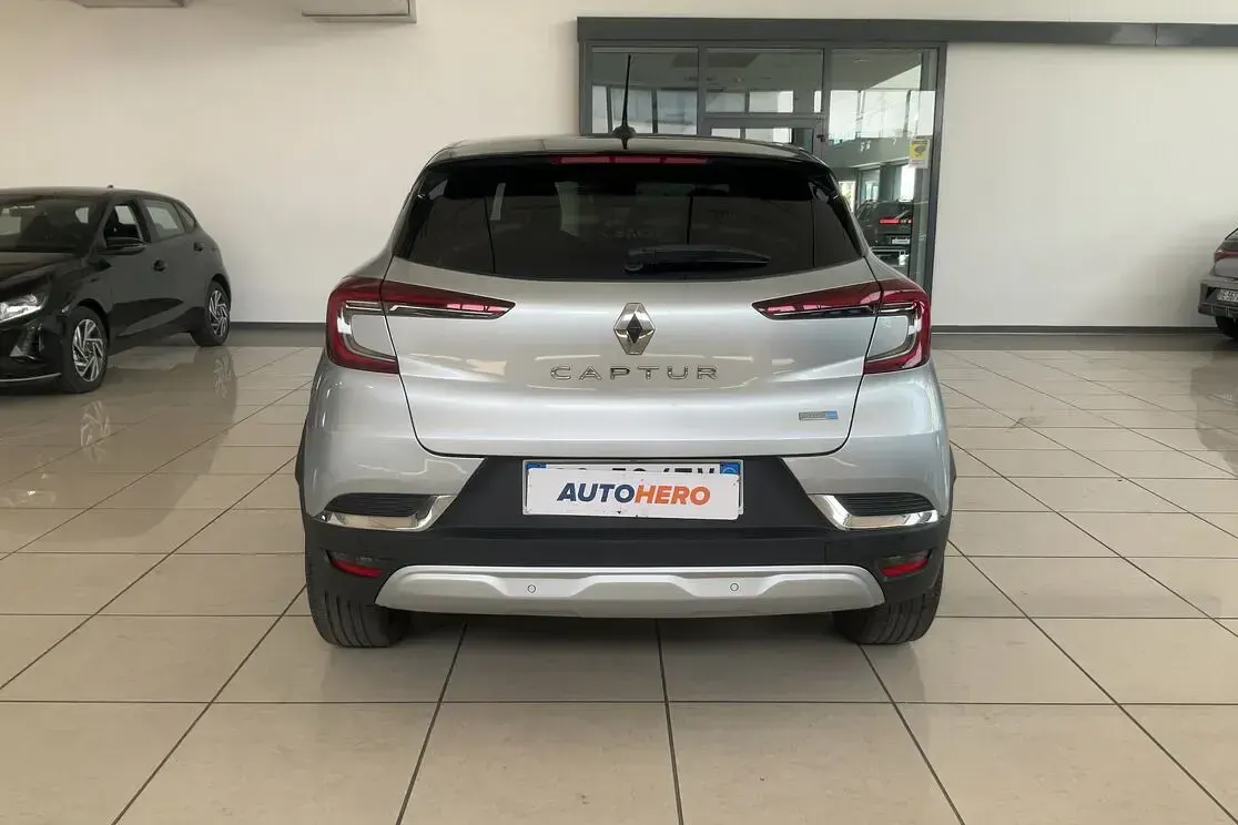 Usata Renault Captur Intens 143 CV (105 kW) 2021 Grigio SUV