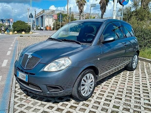 Usata Lancia Ypsilon 90 CV (66 kW) 2007 Grigio Utilitaria