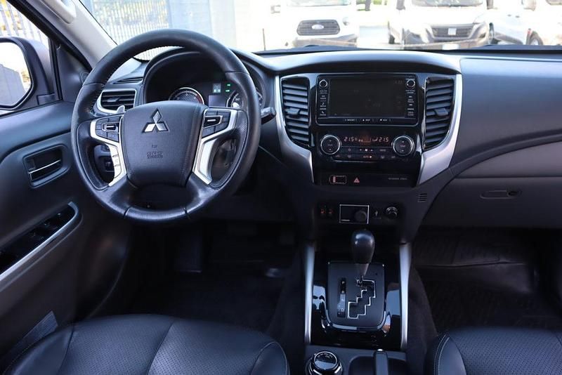 Usata Mitsubishi L200 Diamant Edition 181 CV (133 kW) 2017 Grigio Pick-up