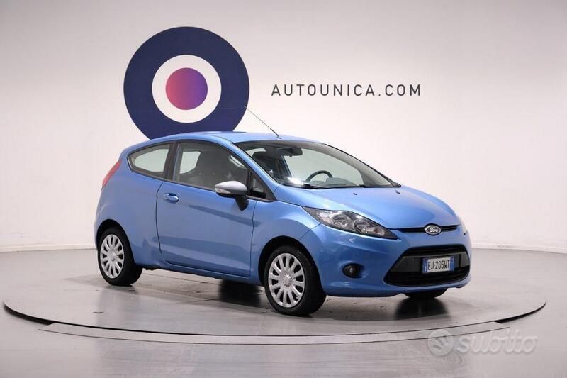 Begagnad Ford Fiesta 82 HK (60 kW) 2011 Blå Halvkombi