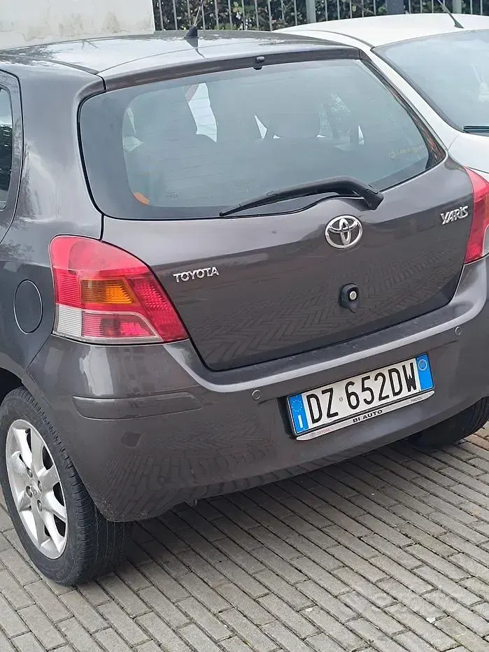 Usata Toyota Yaris 100 CV (73 kW) 2009 Utilitaria