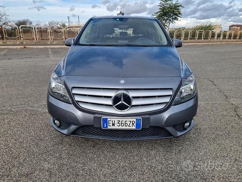 Usata Mercedes B180 Premium 109 CV (80 kW) 2014 Grigio Monovolume