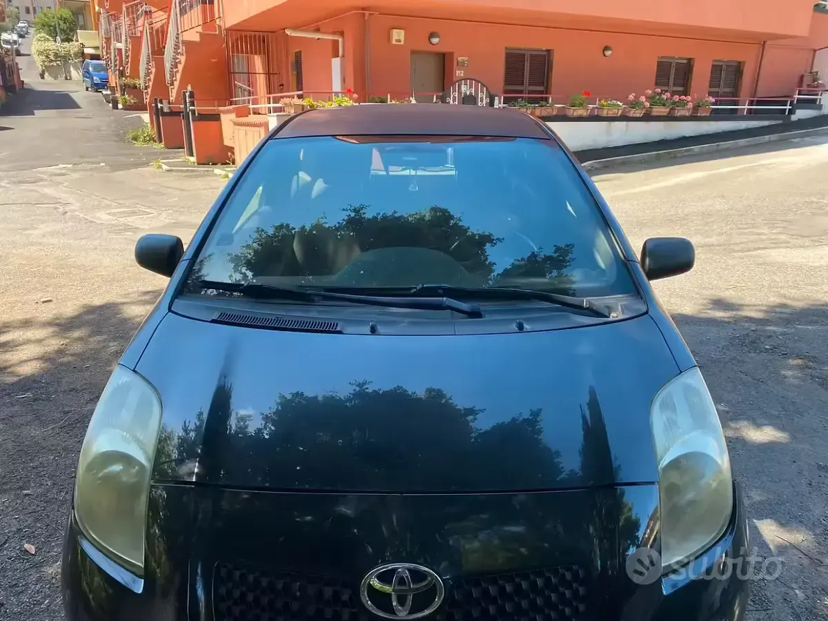 Usata Toyota Yaris 65 CV (47 kW) 2006 Nero Utilitaria