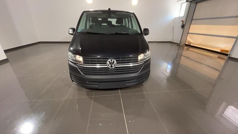 Usata VW Caravelle 150 CV (110 kW) 2023 Deep black perlato Monovolume