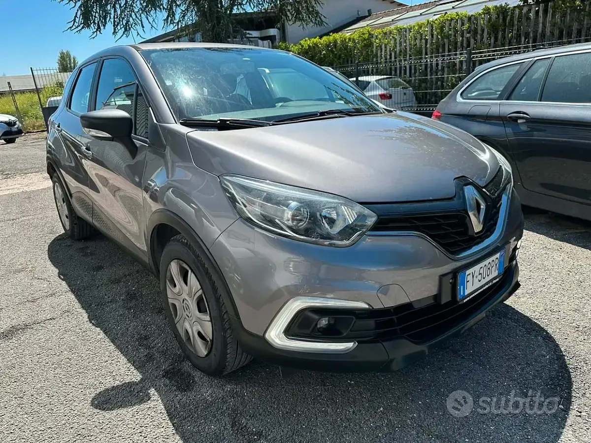 Usata Renault Captur Life 90 CV (66 kW) 2019 Grigio SUV