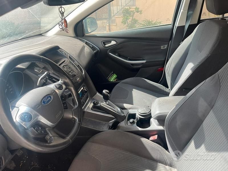 Usata Ford Focus 116 CV (85 kW) 2011 Bianco Station wagon