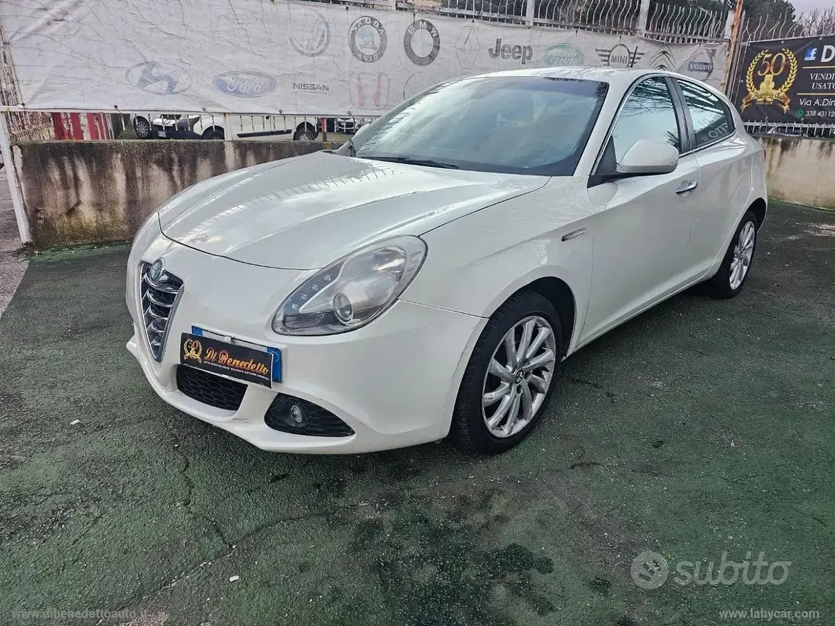 Usata Alfa Romeo Giulietta Exclusive 140 CV (102 kW) 2011 Bianco Utilitaria
