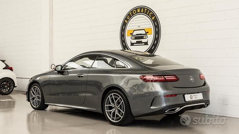 Usata Mercedes E400 Premium Plus 340 CV (250 kW) 2023 Grigio scuro Berlina