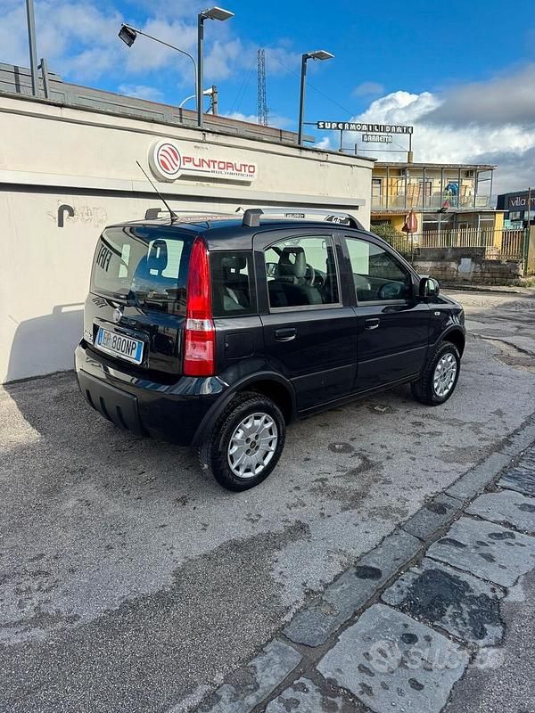 Usata Fiat Panda 4x4 Climbing 69 CV (50 kW) 2012 Nero Utilitaria