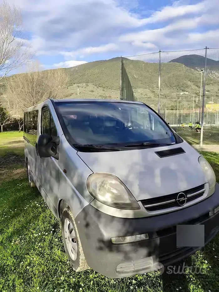 Usata Opel Vivaro 100 CV (73 kW) 2006 Monovolume